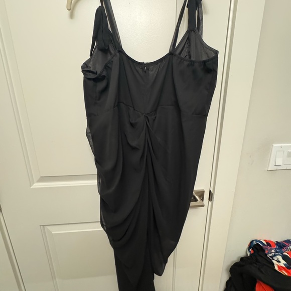 Pretty little thing plus black underwire detail draped midi dress - Picture 5 of 5